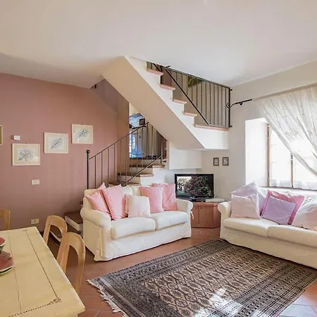 Apartment San Salvatore Sleeps 4 With Pool