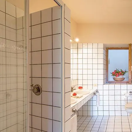 Apartment San Salvatore Sleeps 4 With Pool *
