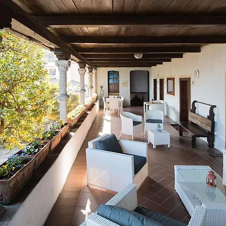 Apartment San Salvatore Sleeps 4 With Pool